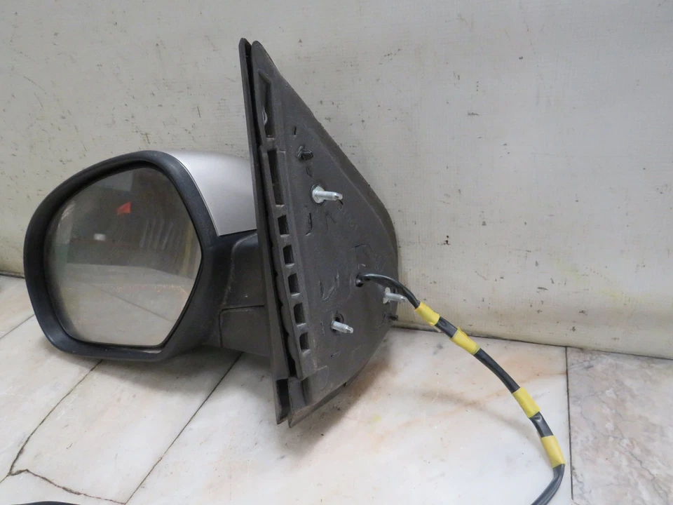GMC Yukon 2012 espejo retrovisor lateral izquierdo sin intermitente plateado Foto 2 de 3