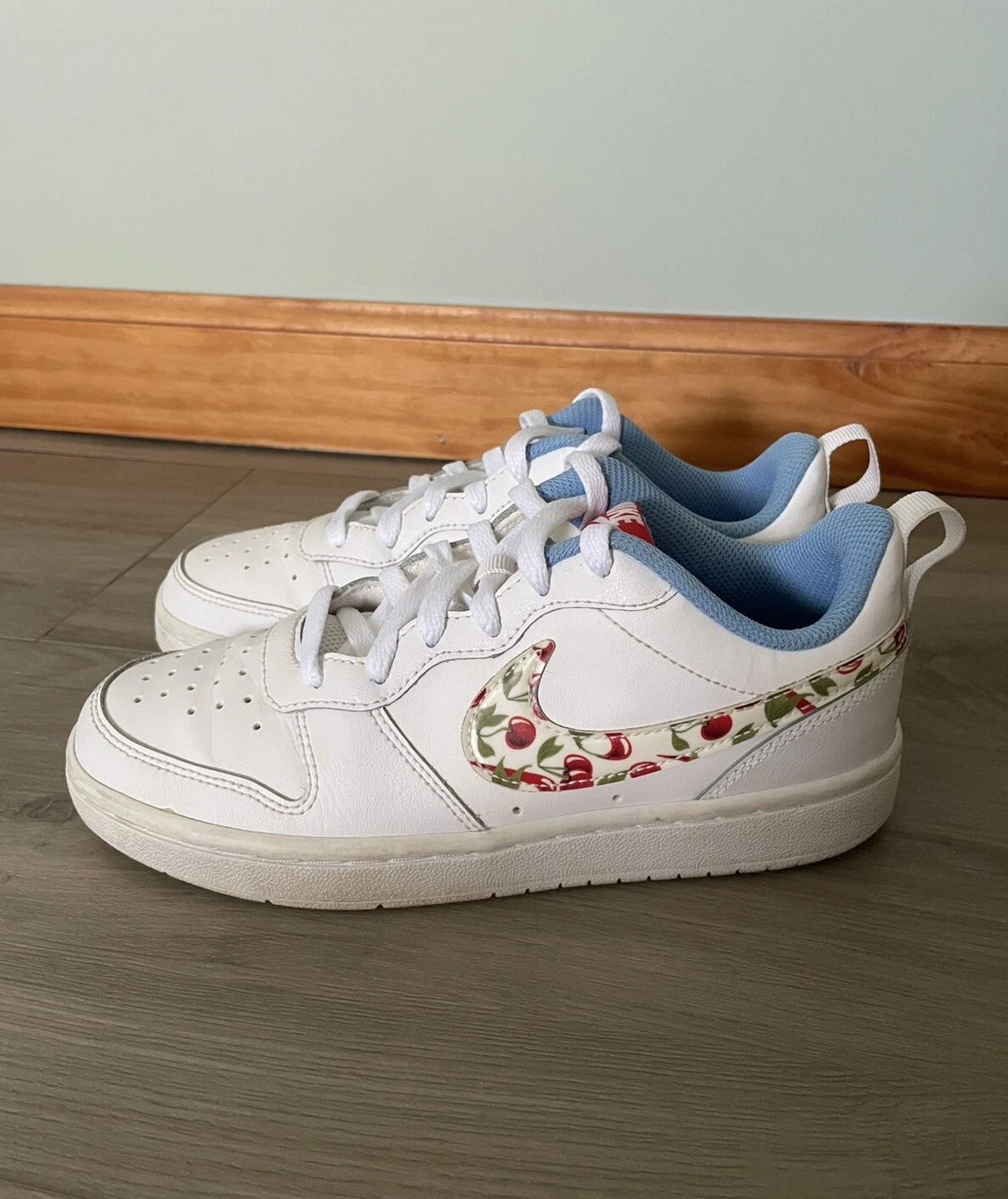 Nike Court Borough Low 2 sneaker in pelle 3 5 giovani adulti 5 bianco ciliegia swoosh