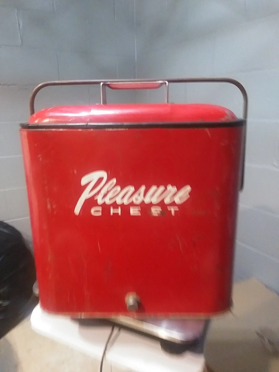 1950s Pleasure Chest Cooler Metal Red bottle opener vintage DE