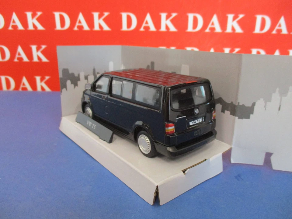 Die cast 1/43 Modellino Furgone Volkswagen T5 Minibus 2010 by Cararama - Immagine 3 di 4