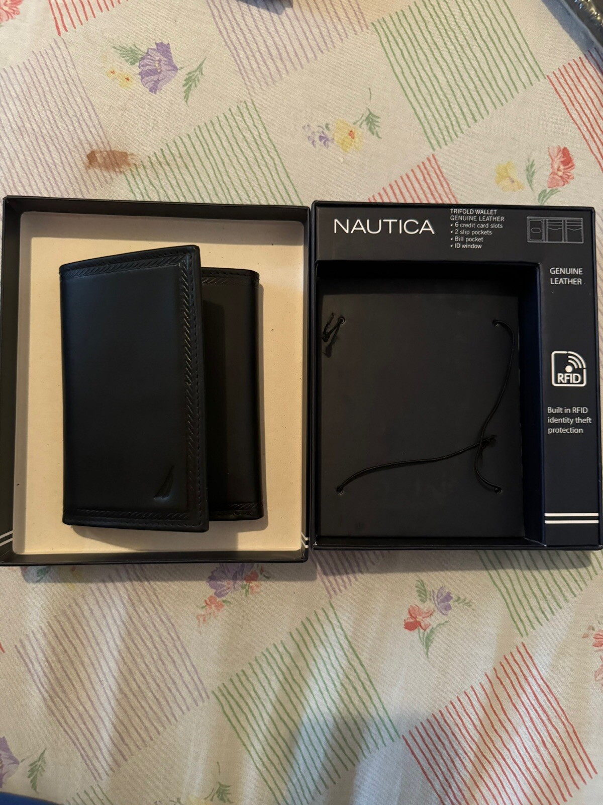 Slim Leather Wallet for Men with RFID Protection-image