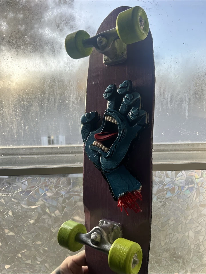 Santa Cruz Stake Board Deck Art Screaming Hand - Image 4 of 4