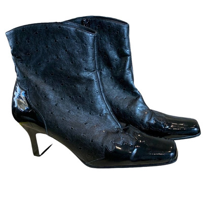 Classique shoes. Heeled boots cute cap toe boots size 9 all man made materials