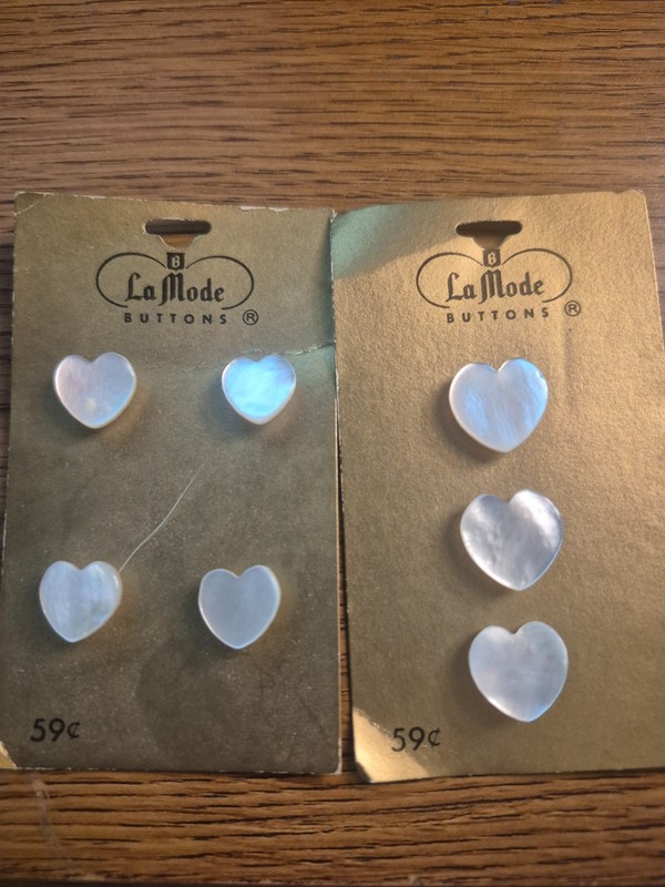 ** VINTAGE LA MODE HEART BUTTONS**