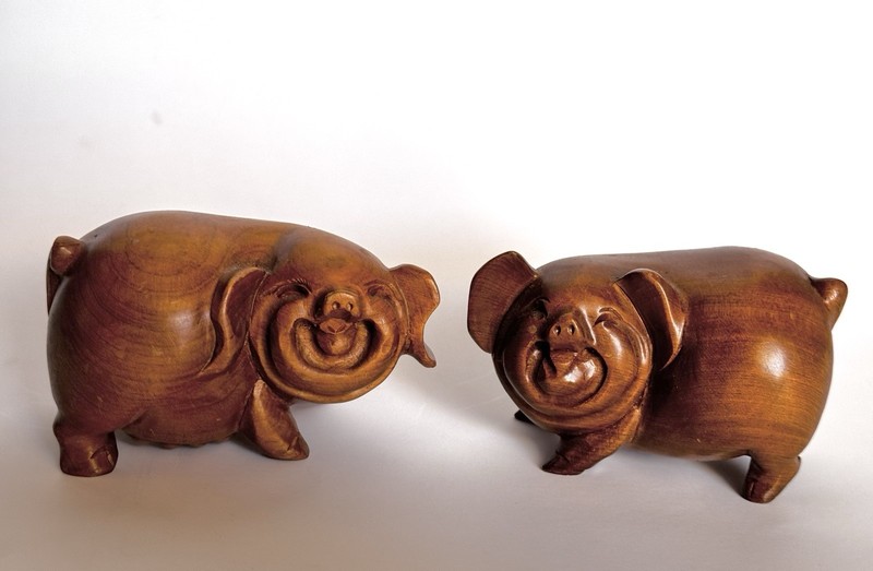 Chinese Hand Carved Fruitwood Smiling Happy Pigs Lucky Figurines Pair Statue Art