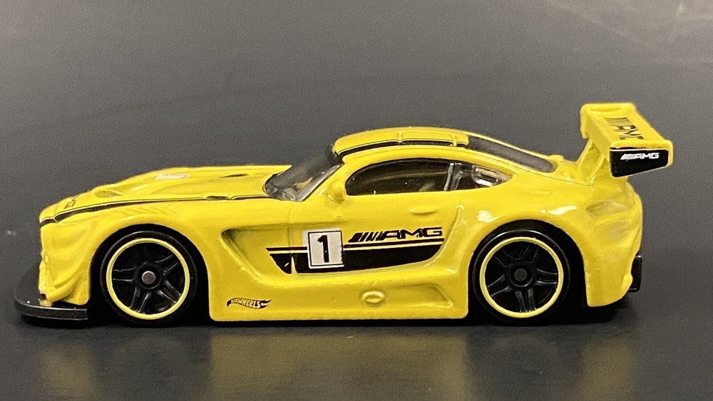 2016 MERCEDES-BENZ AMG GT3 DIECAST MODEL CAR 1:64 SCALE DIORAMA COLLECTABLE