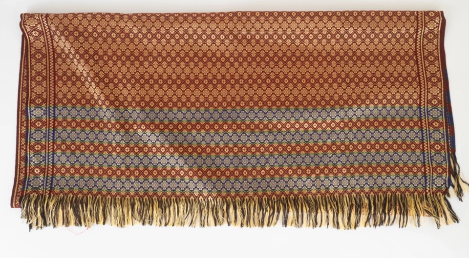 Increíble chal o envoltorio vintage lujoso de jacquard de seda fina y lana suave con flecos Foto 4 de 4