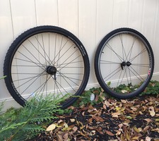 Juego de ruedas 700x38c Bontrager Connection Select neumáticos con perilla CST bicicleta de carretera negro