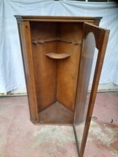 Vetrina ad angolo porta fucili.