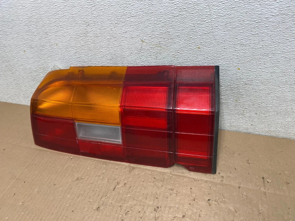 Luz trasera lateral izquierda Mercury Capri 1991-1993 L7252 DG Foto 2 de 4