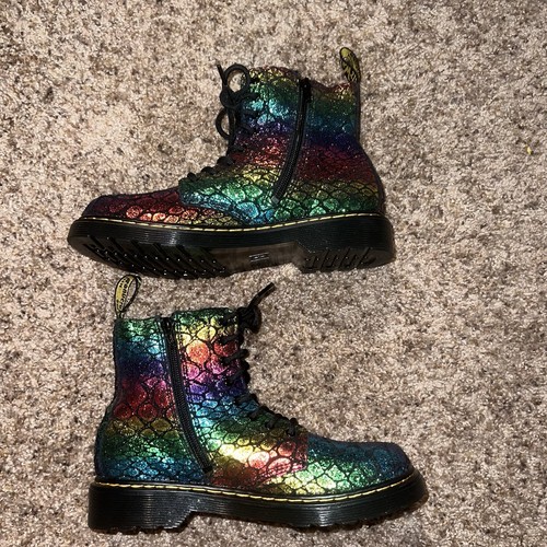 Dr. Martens Kids 1460 Pascal Metallic Boots- 4m Black/Rainbow NWT - Picture 6 of 18