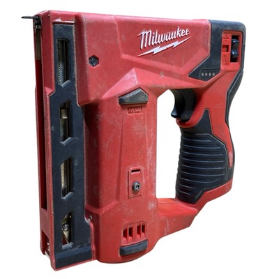 Milwaukee 2447-20 M12 Crown Stapler - 3/8in - Nexlar E-Commerce - Foto 8