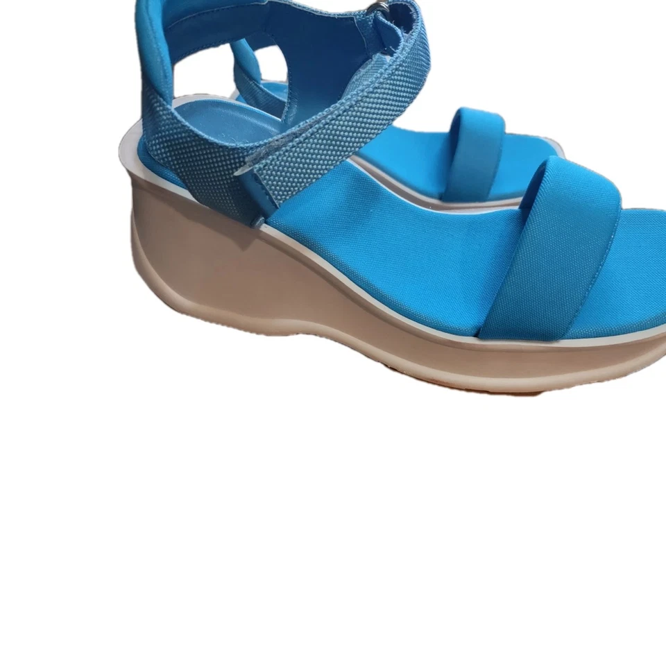 Sandalias de mujer. plataforma,talla 8 totalmente nueva  Foto 2 de 2