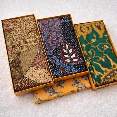 Malaysian Batik Sarong Wrap Beach Pareo Fabric Elegant Cultural Gift with Box