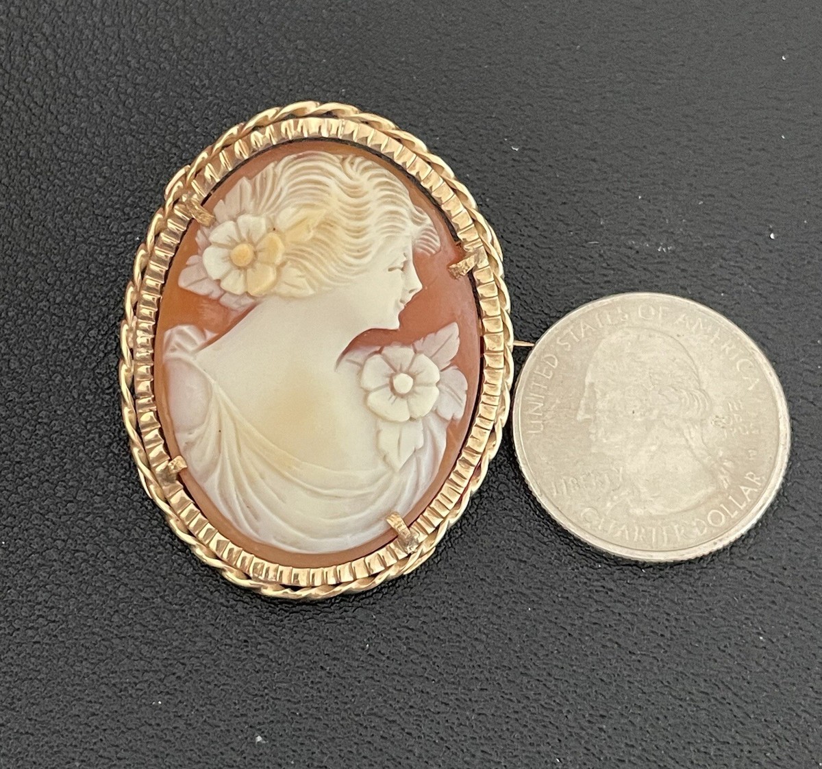 14K Yellow Gold Cameo Brooch (X1) View 6