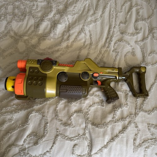 Tiger Electronics Lazer Tag Team Ops Master Blaster Launcher & Flawed Missile