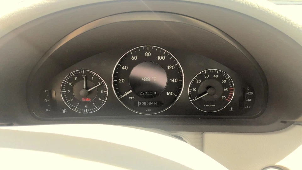 Used Air Cleaner Assembly fits: 2004 Mercedes-benz Mercedes clk 220 Type S350 Gr - Image 3 of 4