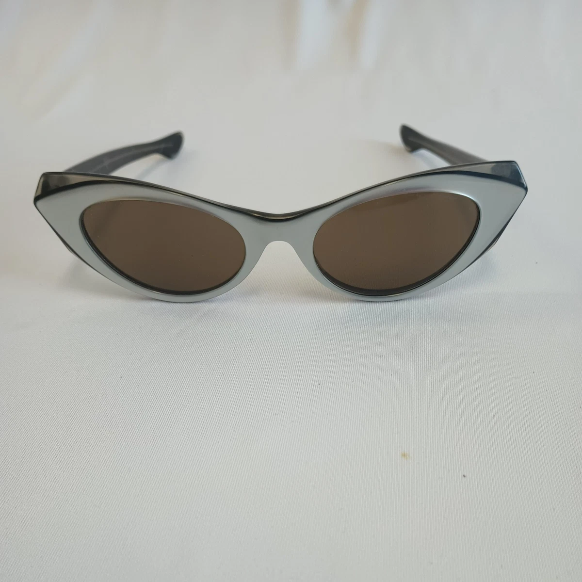 \'58 Mod Pinup Girl Hollywood Cateye Sunglasses Glass Lenses Actual Vintage The Allure of Cat-Eye Sunglasses | Unveiling Elegance  main image 3