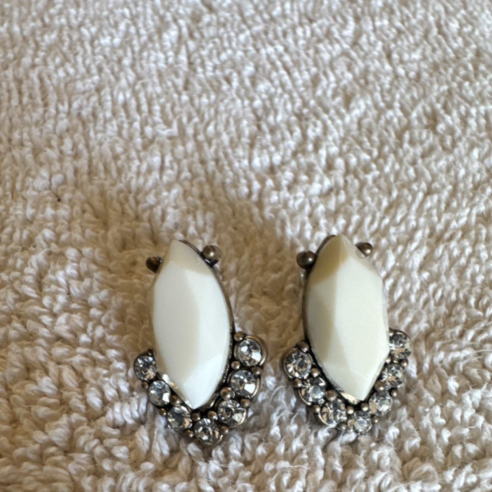 Vintage Cluster Marquise Glass Earrings White Silver Pierced Fashion