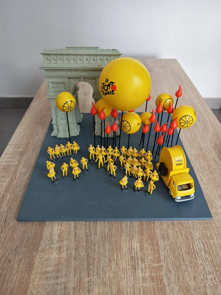 Modellino 1/43 Atlas Tour De France – Ciclista Con Maglia Gialla, Veicolo Pubblicitario In Metallo, Nuovo In Blister