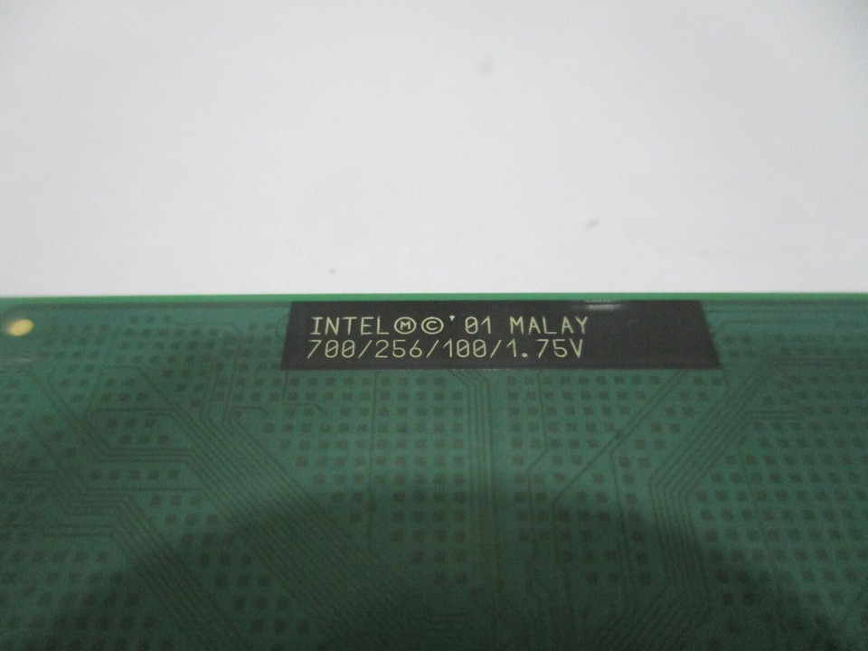 Processeur Intel Pentium 3 700 MHz - Socket 370, SL4ZM, Vintage Et Testé