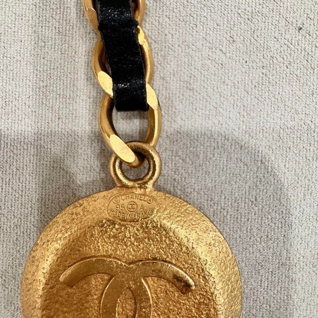 CHANEL Key ring chain holder Bag Charm AUTH Coco CC Lether Gold