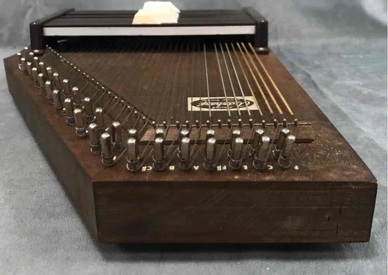 Vintage Oscar Schmidt Airline Autoharp 15 Cord Worn Carry Case Needs