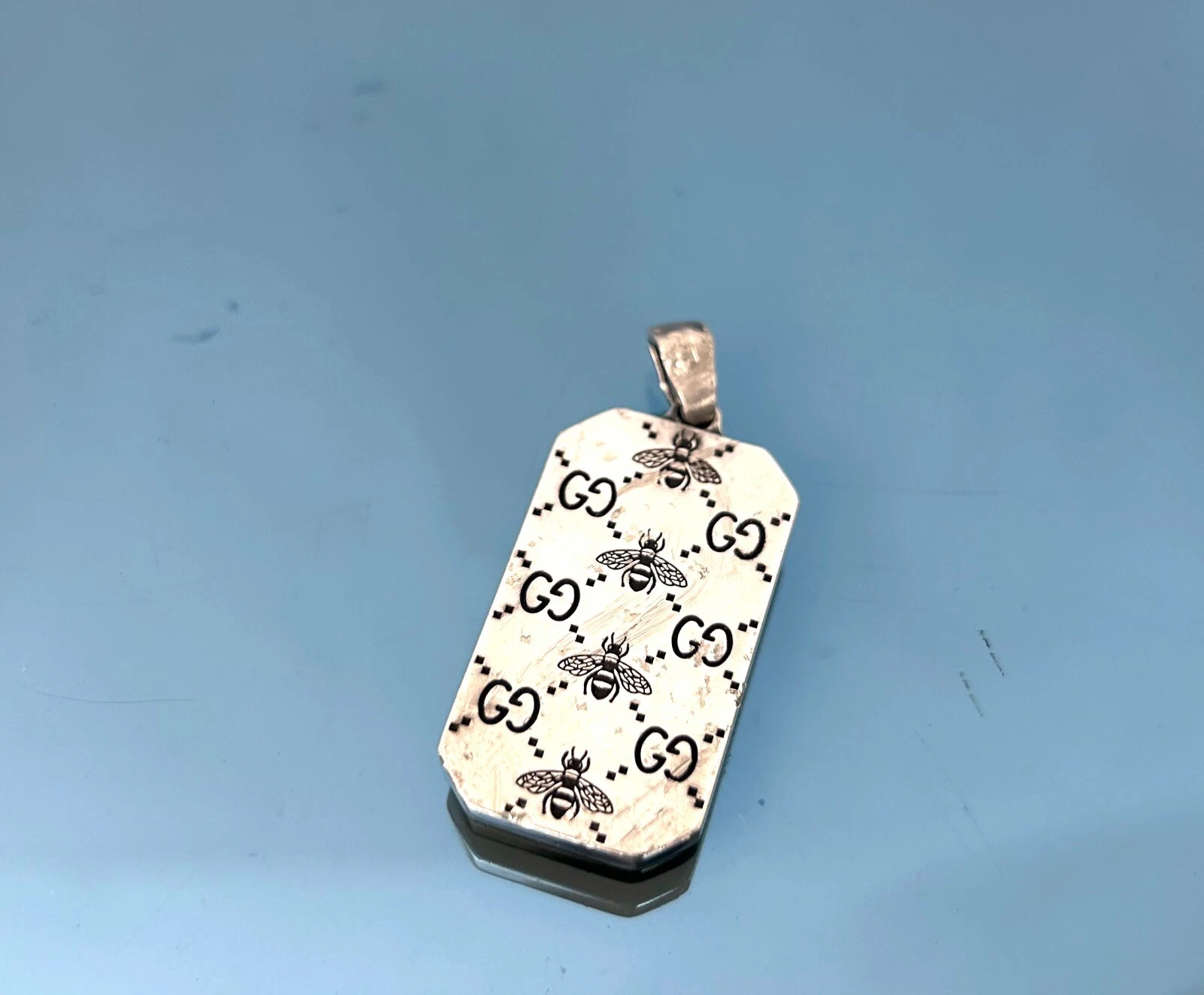 Collier pendentif abeille signature GUCCI GG argent Italie accessoires occasion