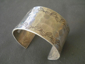 HEAVY Southwestern Hammered Sterling Silver Vine Engraved Cuff Bracelet 104g!