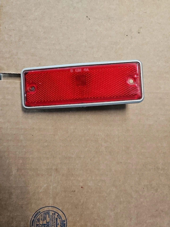 78 - 87 CHEVROLET MALIBU / EL CAMINO   REAR  SIDE  MARKER  LIGHT  PARK LAMP - Image 4 of 4