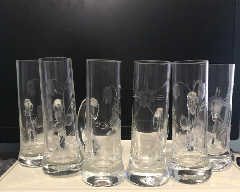 VINTAGE SET OF 6 CRYSTAL ETCHED FLORAL SHOT OR CORDIAL GLASSES W/ HANDLES 4” NEW