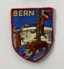 VINTAGE BERN (BEAR) SWITZERLAND WOVEN TRAVEL PATCH BADGE/ 2 IN. X 2-1/2 IN.