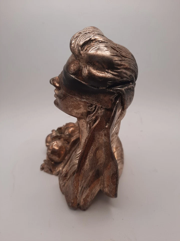 Scultura DEA BENDATA con CORNUCOPIA in polvere Marmo Laminato ARGENTO Silver  - Immagine 2 di 4