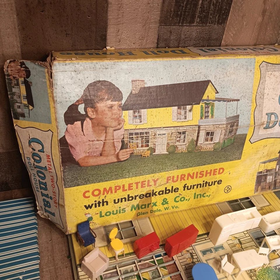 Casa de muñecas colonial vintage Marx litografía de hojalata de dos pisos 4051 con caja muebles leer Foto 2 de 4