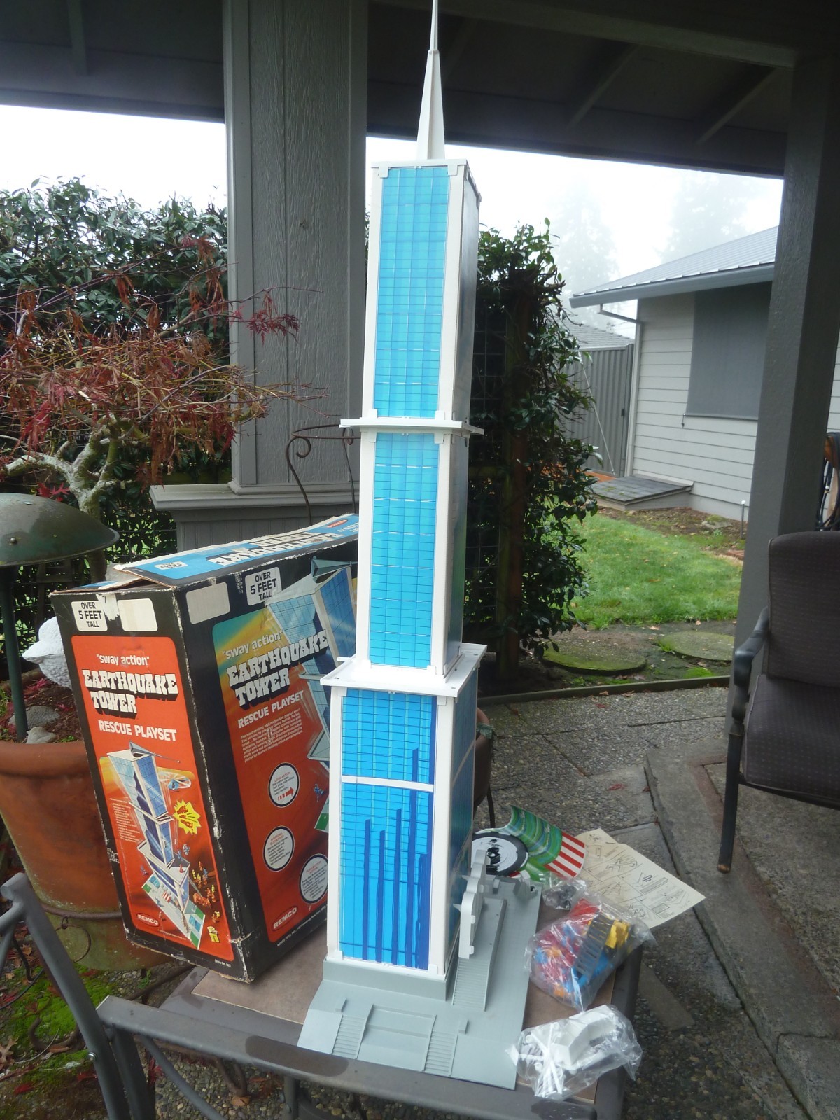 Vintage REMCO 1976 EARTHQUAKE TOWER Toy with Original Box Figures & Vehicles