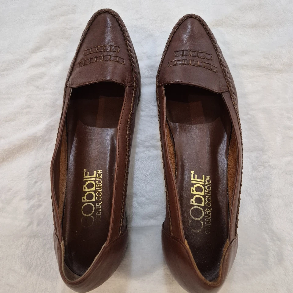 Zapatos Cobbie Cuddler para mujer 9,5 estrecho mocasín marrón sin cordones informales cómodos planos Foto 2 de 4