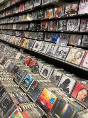 Lot Of 100 Compact Disc Cds   Random Assorted Mystery Estate Sale Lot Mixed
