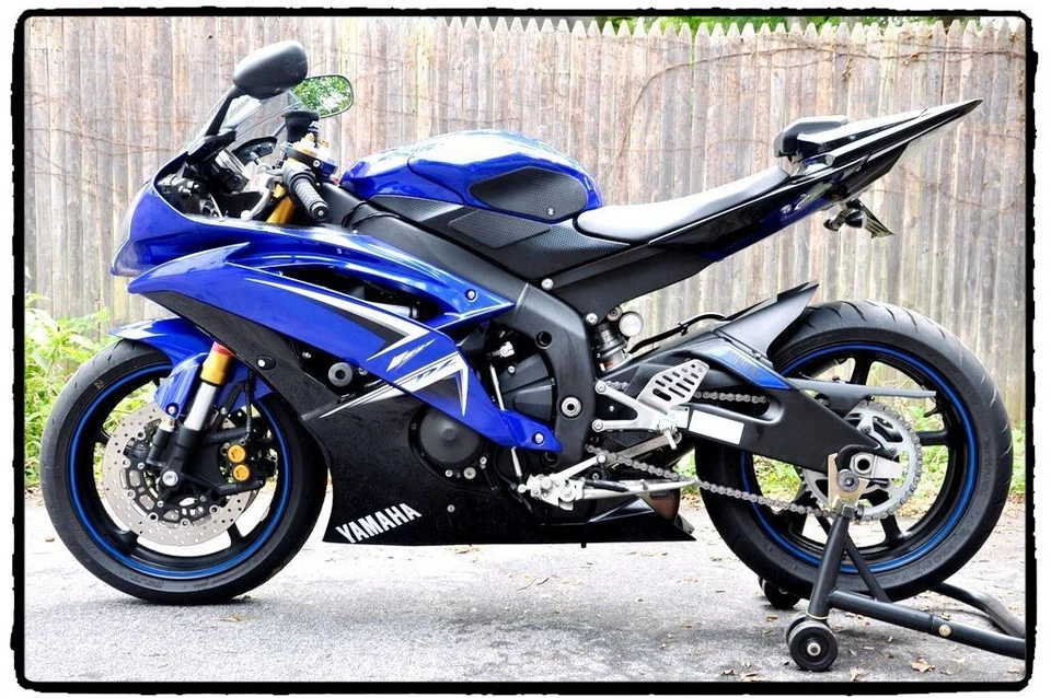 Empuñaduras de tanque TechSpec 2008-2016 Yamaha R6 piel de serpiente Foto 3 de 4