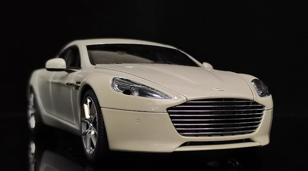 Aston Martin Rapide ラピード　AUTOart 1:18 1/18 AUTOart Aston Martin Rapide (Silver) Diecast Car Model