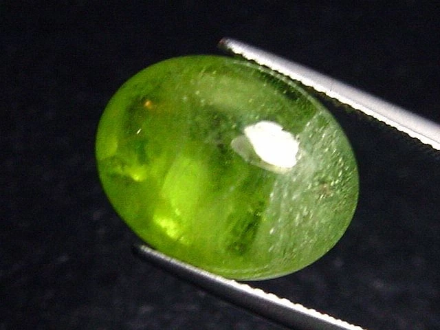 Peridot 14,37 Ct. Apfelgrün Oval Cabochon Sri Lanka (5617t) - Bild 2 von 2