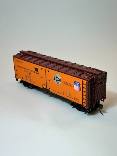 Refrigerador de acero Athearn RTR Pacific Fruit Express 40’ escala HO 71375 - Nuevo | Condition: New