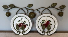 Apple Wrought Iron 2 Plate Display Rack with Plates Horizontal Hanging Rare MWW