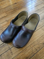 Dansko Brown Leather Comfort Clogs Slip Resistant Women's 39, US 8.5-9 