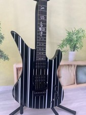 Chitarra elettrica Schecter Synyster Gates Standard nero lucido con gessetti argento