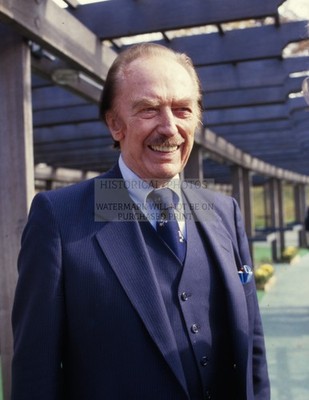 FRED TRUMP PRESIDENT DONALD TRUMPS FATHER 1986 8.5X11 CANVAS PHOTO