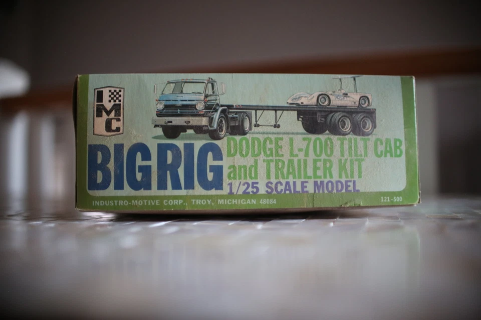 Big Rig Dodge L-700 Tilt Cab & Trailer Kit 1:25	IMC 121-500 Truck Unbuilt Kit - Image 4 of 4