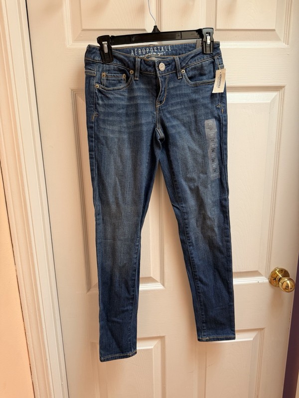 Aeropostale Medium Wash Jegging Jeans Size 0 Short