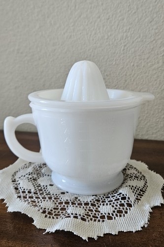 White Milk Glass Juicer Reamer 2-Piece Measuring Cup Set. Vintage. Hazel Atlas? - Picture 6 of 16