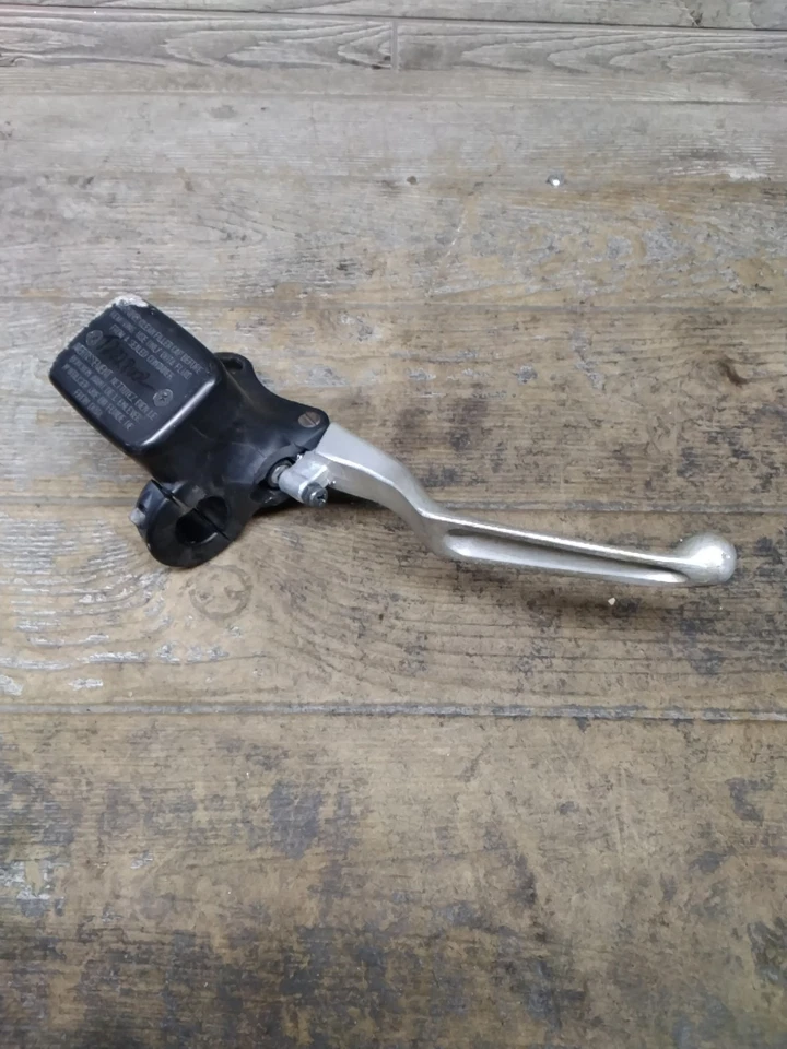 Cilindro mestre de freio dianteiro direito Triumph Rocket III Thunderbird Touring genuíno - Imagem 3 de 4