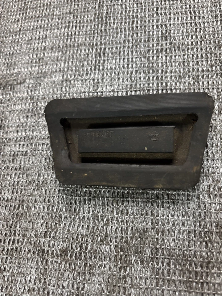 Pastilla de pedal de freno Dodge Ram Van 3500 1998 Foto 4 de 4